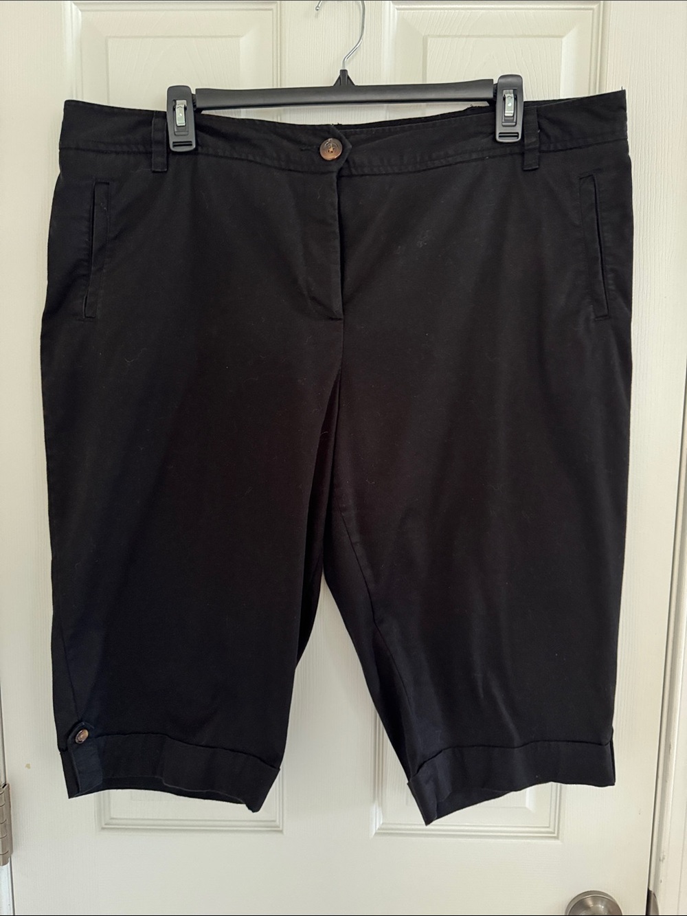 Dressbarn Women's Black Pull-On Bermuda Shorts. Gently worn.